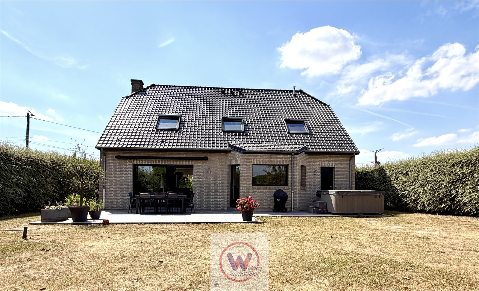 SUPERBE SEMI PLAIN-PIED INDIVIDUEL EN BRIQUES SUR SOUS-SOL C
